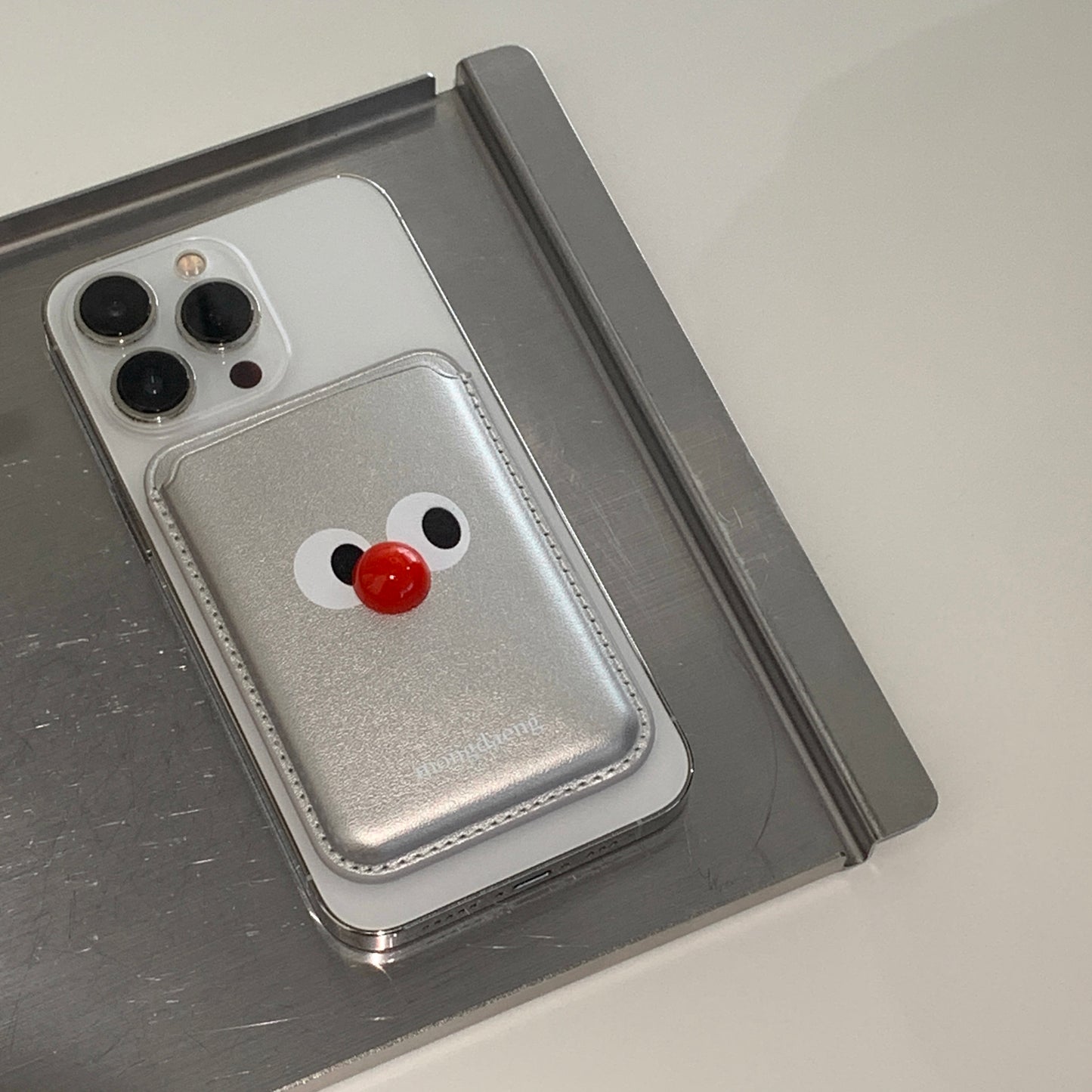 Mongdaeng What You Looking At magsafe cardcase What You Looking At Silver Magsafe Card Case