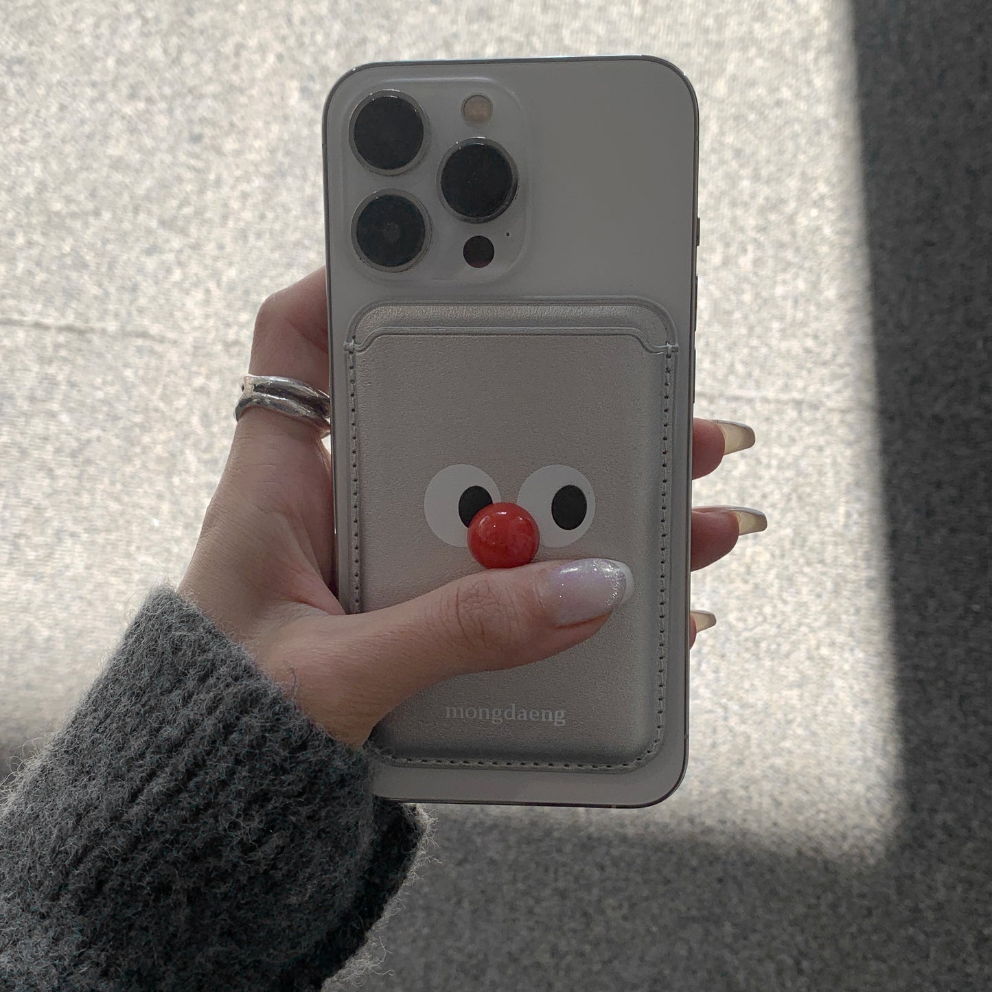 Mongdaeng What You Looking At magsafe cardcase What You Looking At Silver Magsafe Card Case