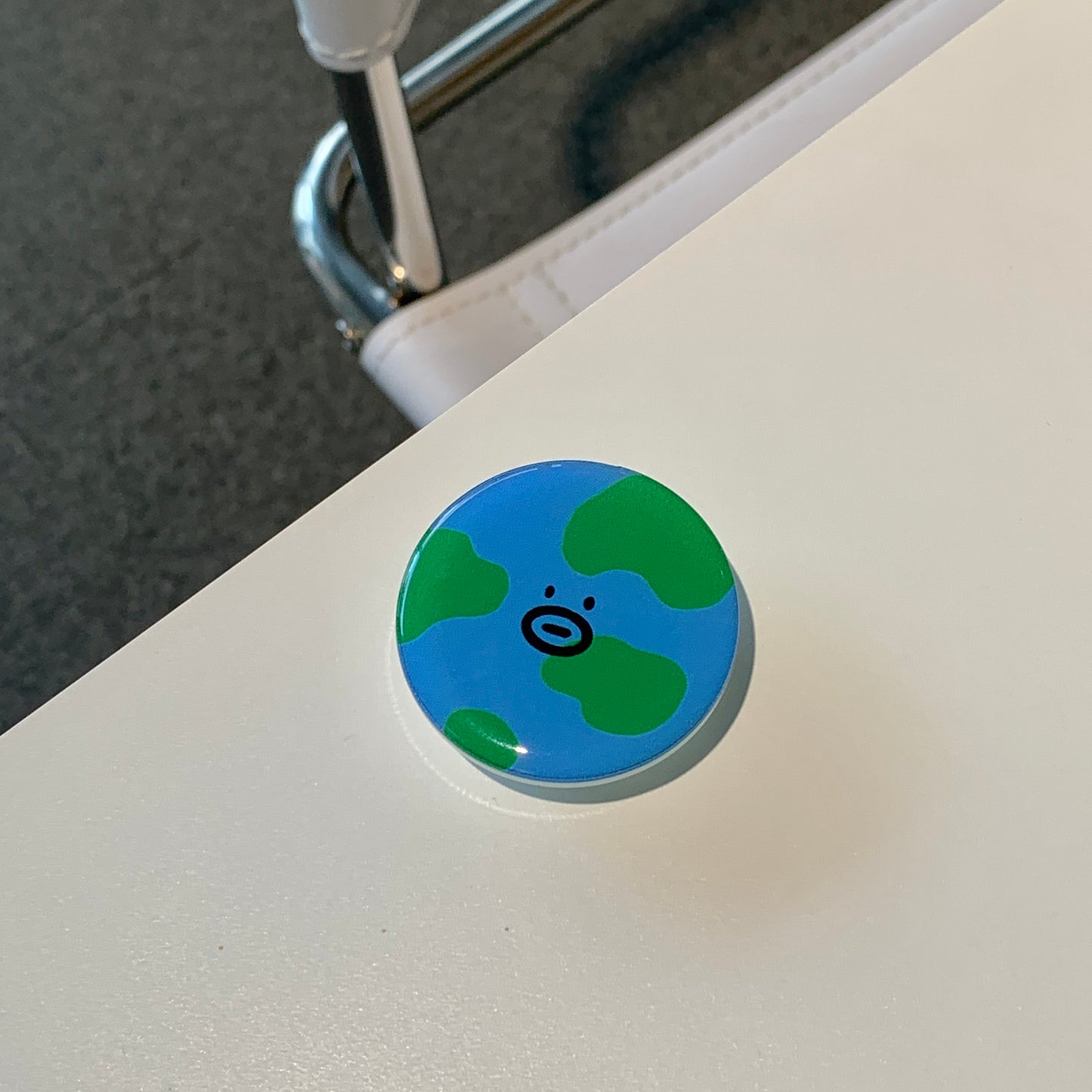 Mongdaeng Abuji Planet Acrylic/Magsafe Tok