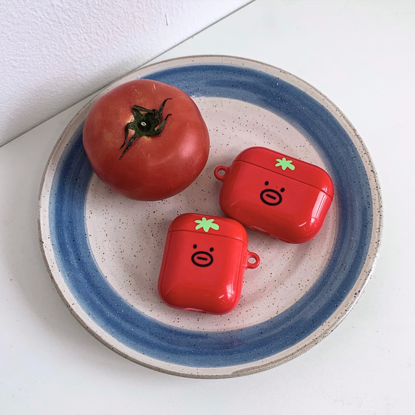 Red Tomathew airpods