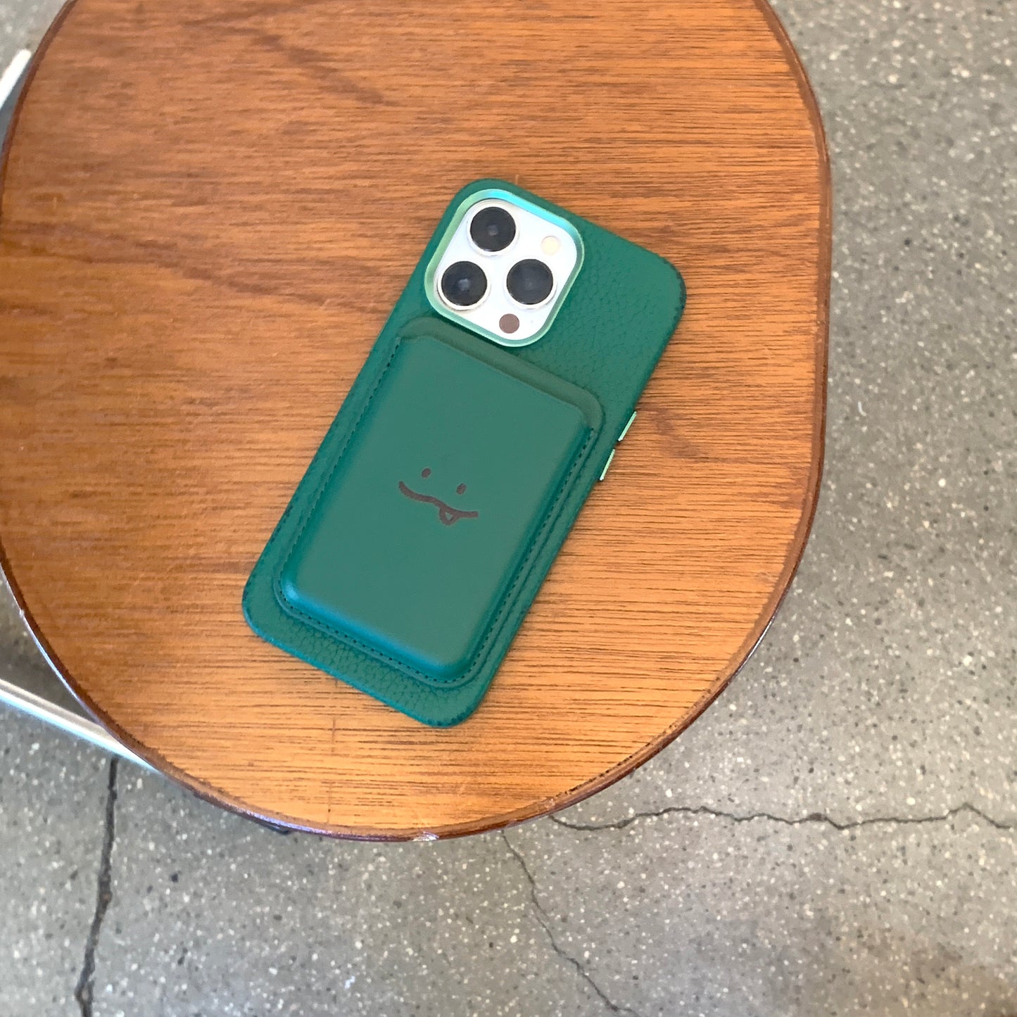 Green Nokdukong magsafe cardcase