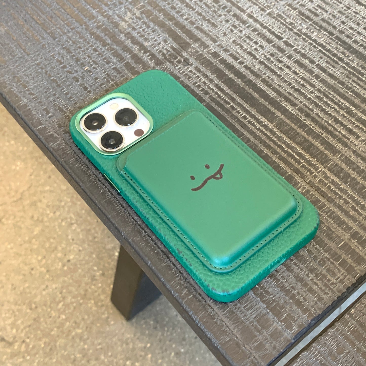 Green Nokdukong magsafe cardcase